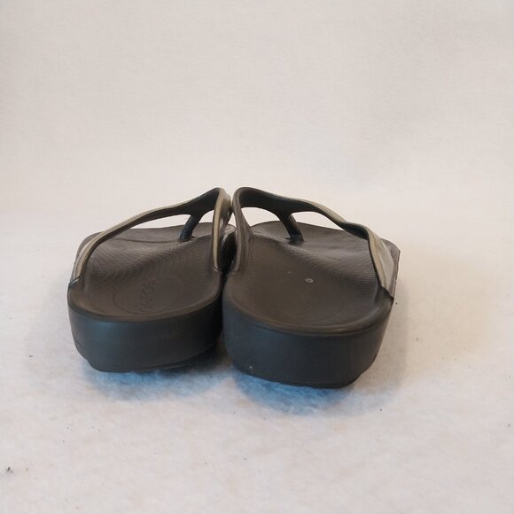 OOFOS Flip Flop Thong Sandal Womens 8 Silver Gray OOlala Cushioned Comfort - Picture 8 of 9
